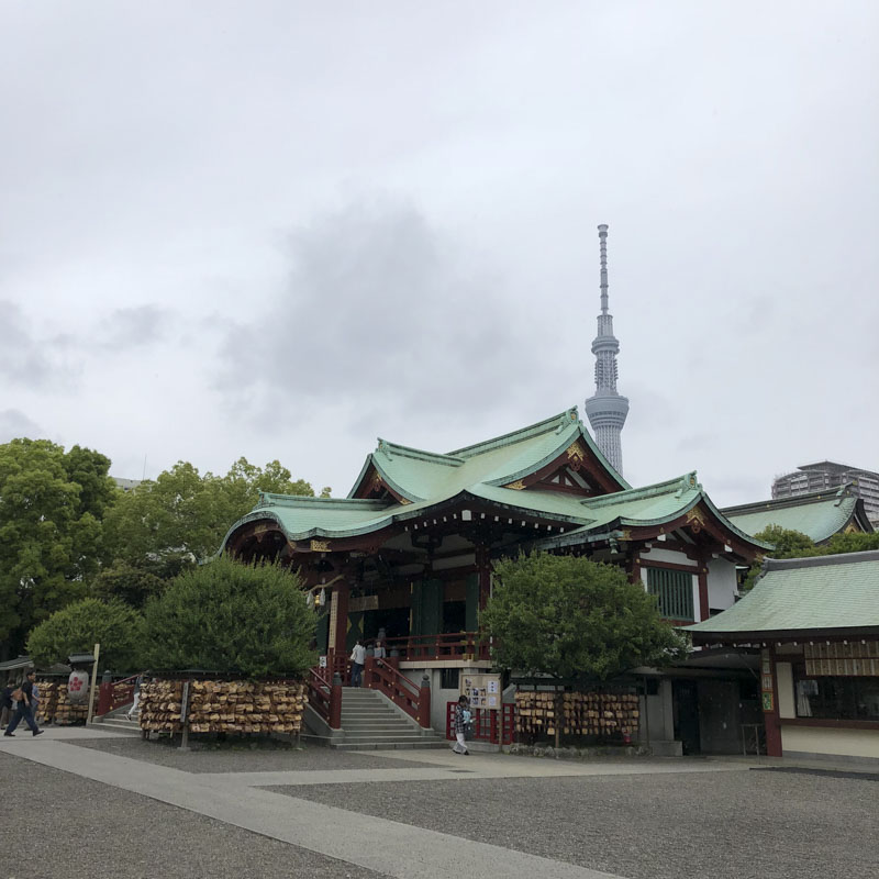 Kameido Tenjin shrine with Tokyo Sky Tree in the Background.