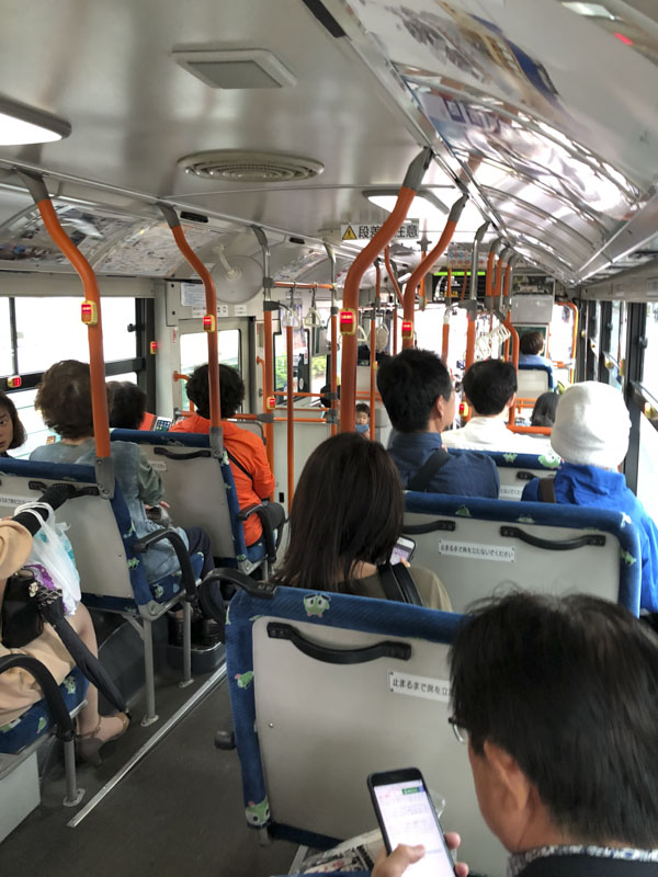 On the bus between Kameido Tenjin and Tomioka Hachimangu.